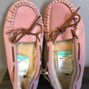 Minnetonka moccasins size 7 new